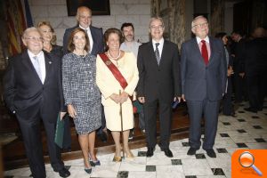 El Ayuntamiento nombra hijos predilectos a Juan Roig, Hortensia Herrero y al dibujante Paco Roca