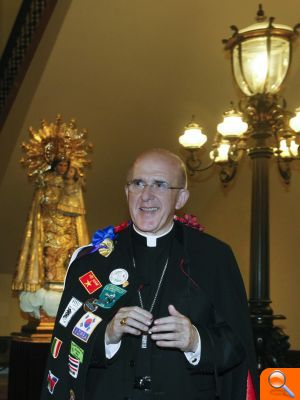 Más de 50 "cuarentunos" cantaron a Monseñor Osoro antes de su despedida - (foto 3)