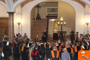 Más de 50 "cuarentunos" cantaron a Monseñor Osoro antes de su despedida - (foto 2)