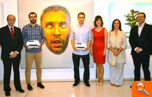 Javier Palacios recibe el premio Vila de Sant Joan y Francisco José Follana recibe el premio Joven