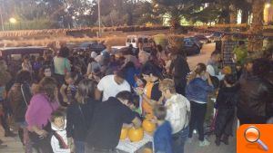 Cientos de niños y adultos participan en el taller de calabazas y el pasaje del terror de Halloween organizado por Juventud - (foto 2)