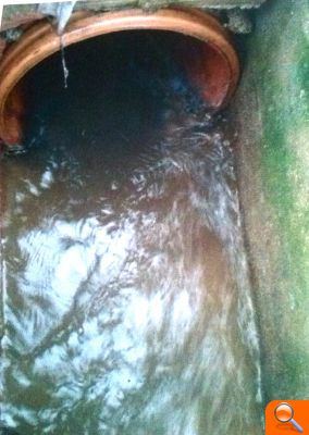 Compromís denúncia el vessaments d’aigües fecals en un avenc a pocs metres del pou que nodreix d’aigua el municipi de Vall d’Alba - (foto 4) Compromís denúncia el vessaments d’aigües fecals en un avenc a pocs metres del pou que nodreix d’aigua el municipi de Vall d’Alba - (foto 4)