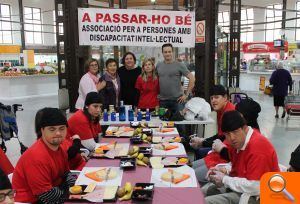 “A passar-ho bé” participa en el programa de cuina en directe que oferix la Regidoria de Comerç i Mercats