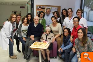 La Residencia Sant Josep de Sueca celebra el centenario de una de sus usuarias