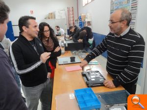 El curso de microinformática nivel 2 forma a 15 desempleados en la Escuela de Oficios