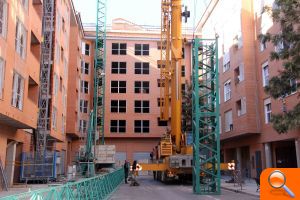 El Ayuntamiento de Torrent retira la grúa de una finca abandonada en la Calle Padre Vicente Cabanes - (foto 7) El Ayuntamiento de Torrent retira la grúa de una finca abandonada en la Calle Padre Vicente Cabanes - (foto 7)