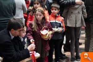 El cardenal Cañizares bendice las figuras de los Niños Jesús de centenares de fieles en la Catedral - (foto 3) El cardenal Cañizares bendice las figuras de los Niños Jesús de centenares de fieles en la Catedral - (foto 3)