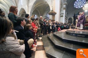 El cardenal Cañizares bendice las figuras de los Niños Jesús de centenares de fieles en la Catedral - (foto 4) El cardenal Cañizares bendice las figuras de los Niños Jesús de centenares de fieles en la Catedral - (foto 4)