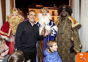 La magia de los Reyes Magos invade las calles de Gandia