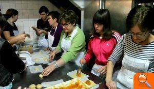 Los mayorales de Vilafranca elaboran 14.000 pasteles para Sant Antoni