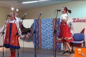 Un centenar de personas asisten al recital de música tradicional ruso-ucraniana del coro Zabava