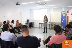 El Centro de Excelencia de Elche ha acogido hoy un taller para pymes y emprendedores