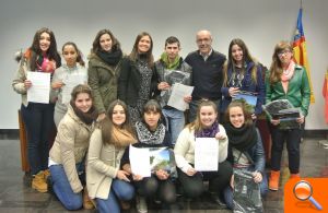 Tormo premia el espíritu voluntario de 13 jóvenes de Almassora