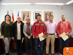 Tres desempleados de La Pobla reciben becas del Ayuntamiento