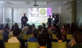 Charla sobre los jóvenes y el uso indebido de las malas tecnologías en La Pobla