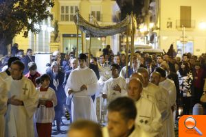 Cientos de personas participan en Gandia en la inauguración de la capilla de Adoración Eucarística Perpetua por el Cardenal - (foto 3) Cientos de personas participan en Gandia en la inauguración de la capilla de Adoración Eucarística Perpetua por el Cardenal - (foto 3)