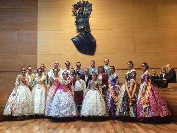 Las fallas de Quart visitan la Diputación de Valencia