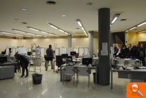 El Ayuntamiento se inunda por la rotura fortuita del latiguillo de un aseo durante el fin de semana - (foto 4)