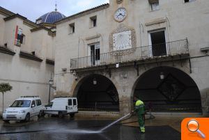 El Ayuntamiento se inunda por la rotura fortuita del latiguillo de un aseo durante el fin de semana - (foto 3)