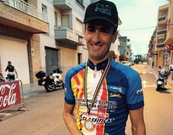 Jorge Gil, bombero del parque de Chiva, lidera la Copa de España de Ciclismo para Policías y Bomberos