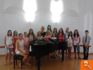 Los alumnos de música de la SIUM de Tavernes siguen mostrando sus habilidades y avances del curso  - (foto 2)