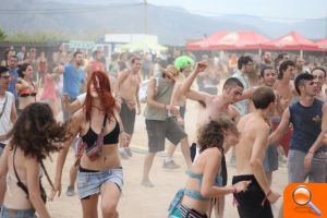 La playa de Tavernes vibra con la locura balcánica del Iboga Summer Festival  - (foto 5)