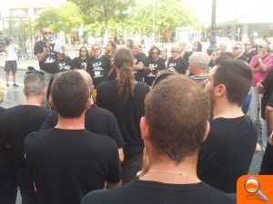 Las autoescuelas valencianas se han manifestado hoy para exigir soluciones ante la falta de fechas de exámenes - (foto 2) Las autoescuelas valencianas se han manifestado hoy para exigir soluciones ante la falta de fechas de exámenes - (foto 2)