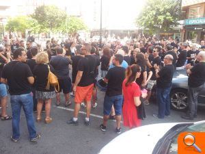 Las autoescuelas valencianas se han manifestado hoy para exigir soluciones ante la falta de fechas de exámenes - (foto 3) Las autoescuelas valencianas se han manifestado hoy para exigir soluciones ante la falta de fechas de exámenes - (foto 3)