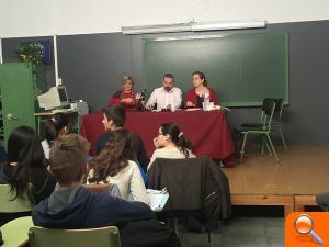 Paterna presenta y difunde el programa de actividades de Juventud entre los estudiantes