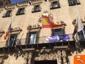 El Ayuntamiento de Alicante condena los atentados ocurridos en París - (foto 2) El Ayuntamiento de Alicante condena los atentados ocurridos en París - (foto 2)