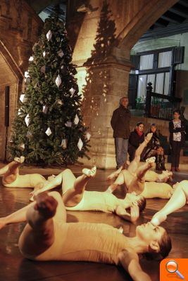 El Centro Coreográfico de la Generalitat ha inaugurado El Nadal al Palau con la interpretación del Bolero de Ravel - (foto 2) El Centro Coreográfico de la Generalitat ha inaugurado El Nadal al Palau con la interpretación del Bolero de Ravel - (foto 2)