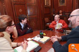 El Ayuntamiento de Castellón edita el ‘Vocabulari Castellonenc’, obra del profesor Germà Colón - (foto 2) El Ayuntamiento de Castellón edita el ‘Vocabulari Castellonenc’, obra del profesor Germà Colón - (foto 2)