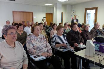 Los mayores de Nules se familiarizan con las nuevas tecnologías