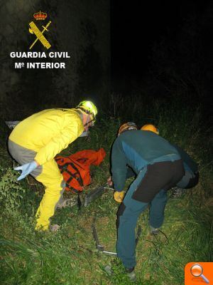La Guardia Civil rescata el cuerpo sin vida de una persona en Canals tras precipitarse de un puente - (foto 2) La Guardia Civil rescata el cuerpo sin vida de una persona en Canals tras precipitarse de un puente - (foto 2)