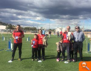 Isabel Gimeno y su perra Twix, del Club Esportiu Agility Almussafes, se clasifican para el nacional