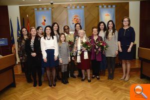 Mina Nechadi, Gracia Ventura y Vicenta Ríos reciben el premio “Dia de la Dona” de Burriana Mina Nechadi, Gracia Ventura y Vicenta Ríos reciben el premio “Dia de la Dona” de Burriana