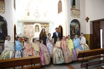 La Fallera Mayor Infantil y su Corte de Honor visita el colegio diocesano de Quart de Poblet del que es alumna