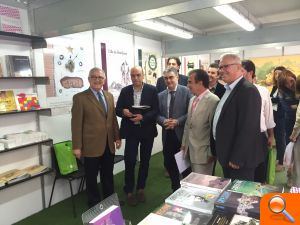 Una conferencia de Joan Castejón y la presencia del escritor Vicente Seguí potencian la inauguración de la XLVI Feria del Libro