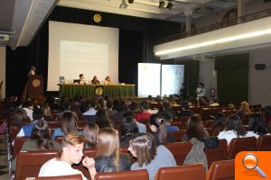 Estudiantado de los institutos de Vila-real presenta sus proyectos en el 4º Concurso de la Cátedra de Innovación Cerámica - (foto 2) Estudiantado de los institutos de Vila-real presenta sus proyectos en el 4º Concurso de la Cátedra de Innovación Cerámica - (foto 2)
