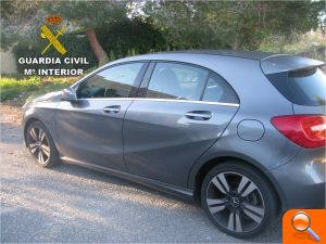 La Guardia Civil de Alicante detiene a un hombre por vender en España coches que robaba en Italia - (foto 2) La Guardia Civil de Alicante detiene a un hombre por vender en España coches que robaba en Italia - (foto 2)