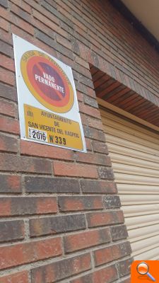 La Concejala de Urbanismo considera “un desatino” la propuesta de enviar por correo el distintivo de los vados  - (foto 2)