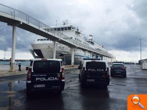 La Policía Nacional recupera dos vehículos sustraídos y detiene a dos personas cuando intentaban embarcar dirección Argelia - (foto 2) La Policía Nacional recupera dos vehículos sustraídos y detiene a dos personas cuando intentaban embarcar dirección Argelia - (foto 2)