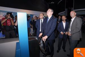 Gabriel Echávarri anuncia que en enero del próximo año se instalará un barco de la Volvo Ocean Race en la Plaza del Mar para promocionar la salida de la regata - (foto 4) Gabriel Echávarri anuncia que en enero del próximo año se instalará un barco de la Volvo Ocean Race en la Plaza del Mar para promocionar la salida de la regata - (foto 4)