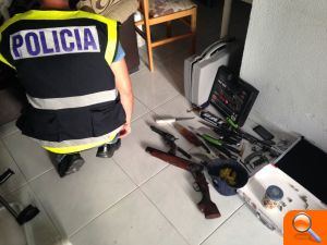 La Policía Nacional detiene a un hombre que vendía cocaína y amenazaba a sus clientes con armas de fuego