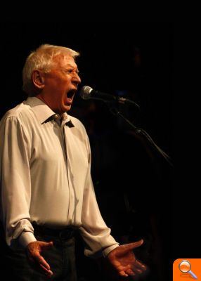 El pròxim dijous es posen a la venda les entrades per al concert de Raimon - (foto 2) El pròxim dijous es posen a la venda les entrades per al concert de Raimon - (foto 2)