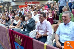 Puig destaca el valor cultural i econòmic de les festes de moros i cristians d'Ontinyent - (foto 5)