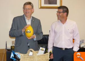 Puig destaca el valor cultural i econòmic de les festes de moros i cristians d'Ontinyent - (foto 2)