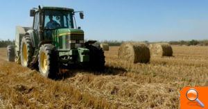 El Consell Agrari Municipal posa a disposició dels agricultors d’arròs empacadores de palla de forma gratuïta - (foto 2) El Consell Agrari Municipal posa a disposició dels agricultors d’arròs empacadores de palla de forma gratuïta - (foto 2)