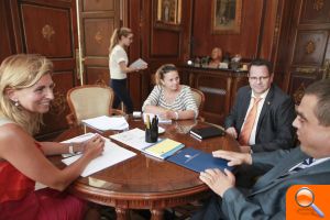 Amparo Marco se reúne con el cónsul de Rumania - (foto 2)