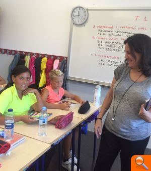 L'Ajuntament reparteix les agendes als escolars de l'Avel·lí Corma - (foto 2)